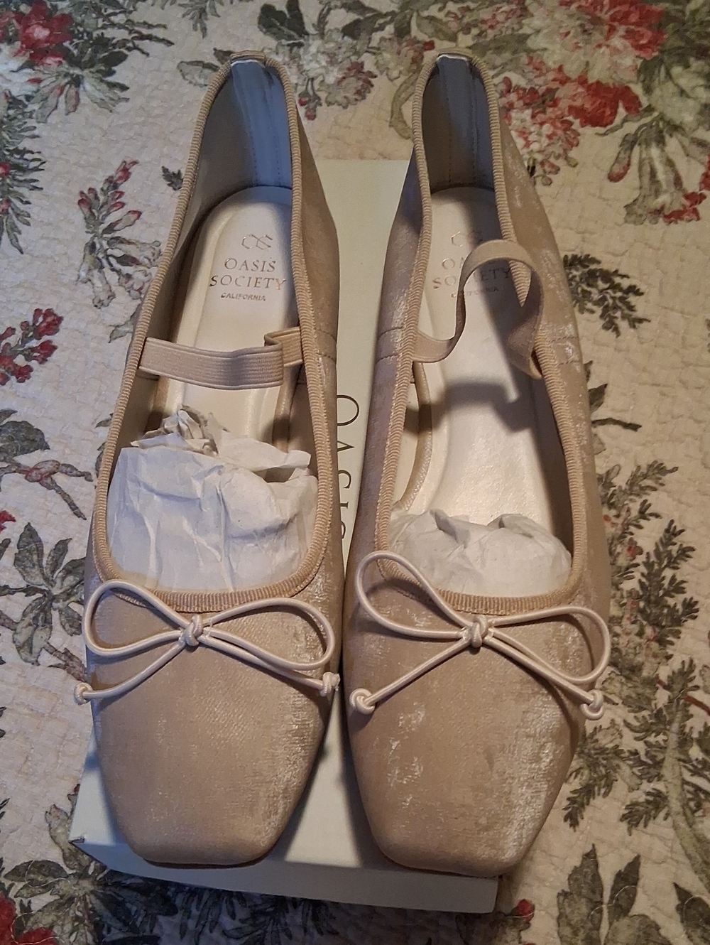 Oasis Society California Cream Ballet Flats. Size 10 Run Large!
